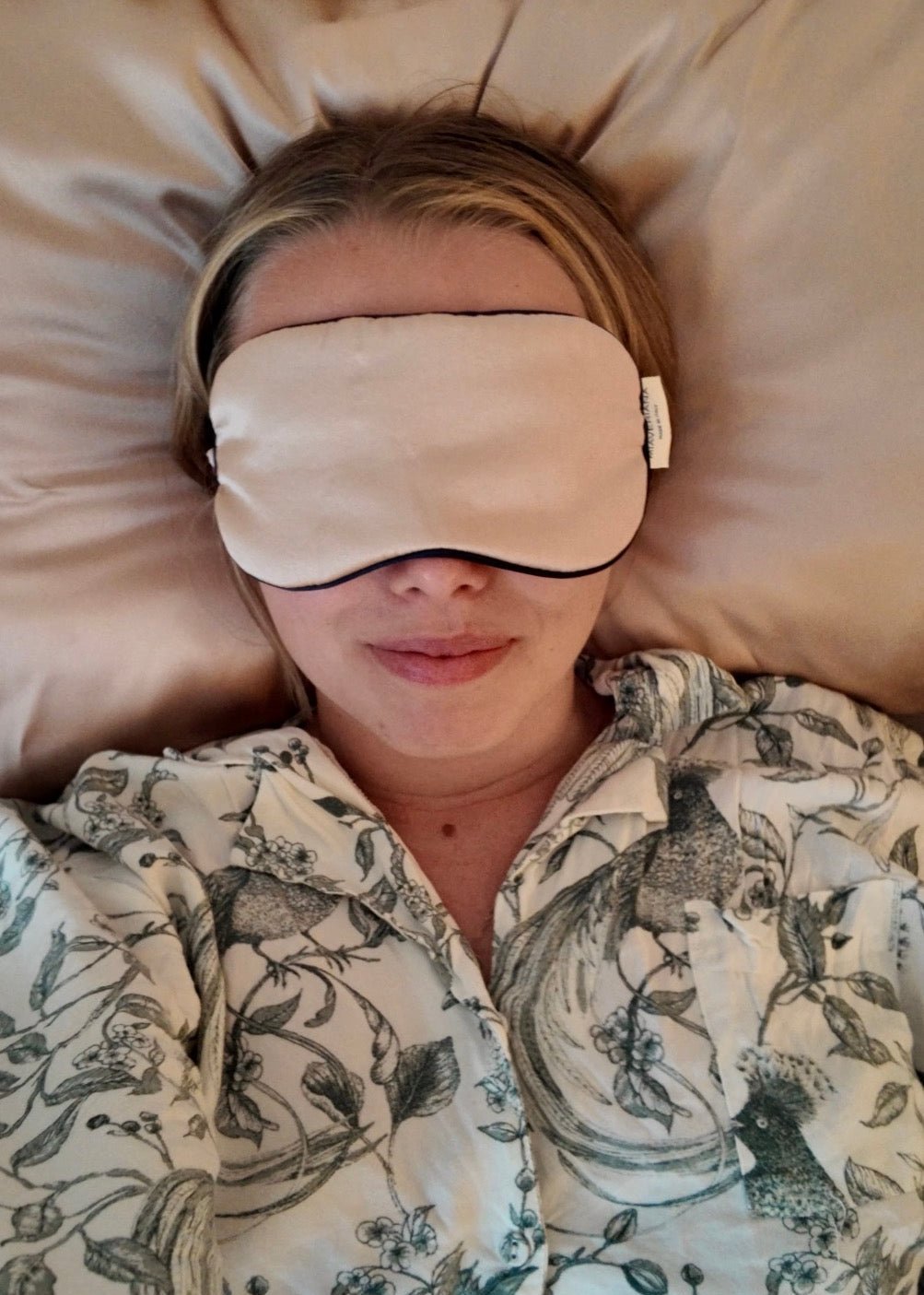 Rose Gold mulberry silk sleep mask set by MIAVERIANA