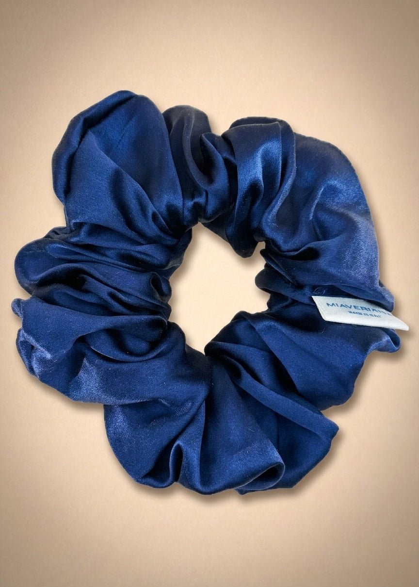 Klassisches Seiden-Scrunchie Mitternachtsblau