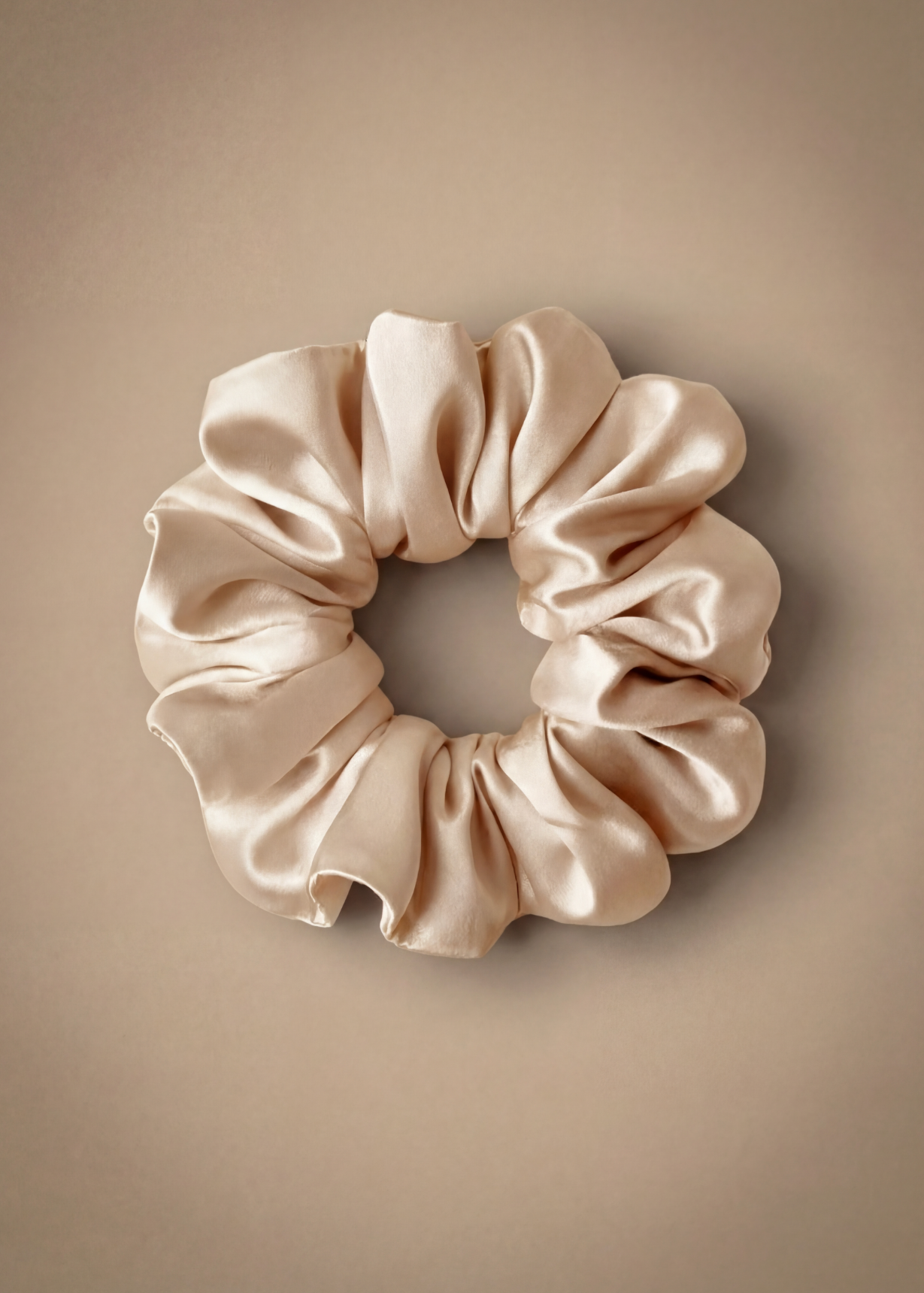 LARGE CLASSIC SILK SCRUNCHIE CHAMPAGNE