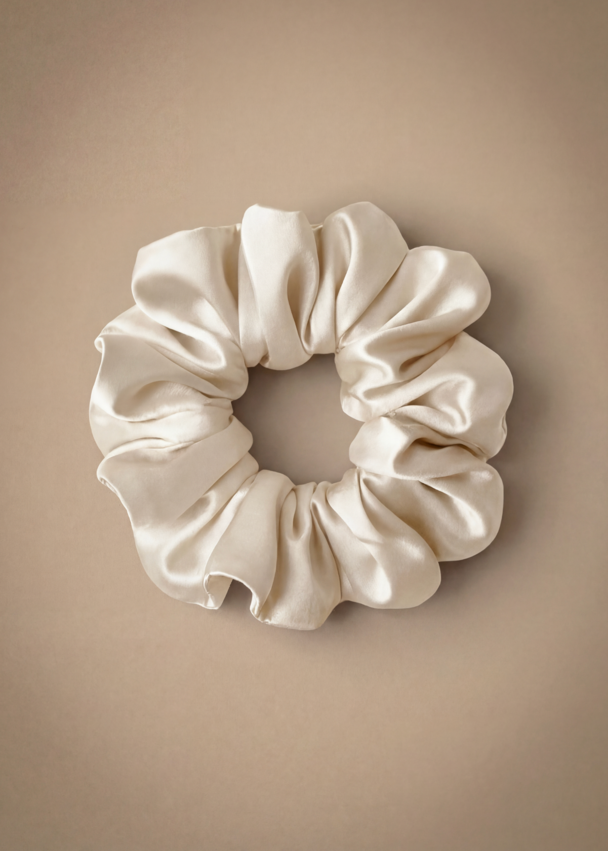 LARGE CLASSIC SILK SCRUNCHIE PEARL IVORY