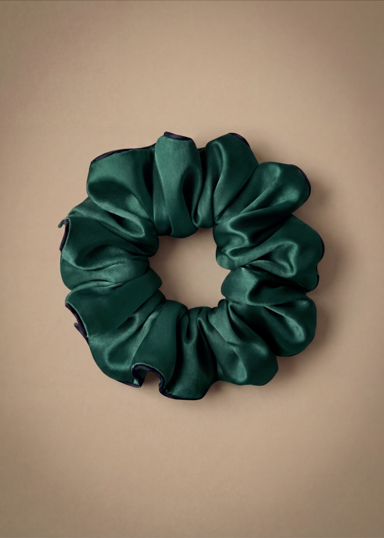 LARGE SILK SCRUNCHIE GREEN EMERALD