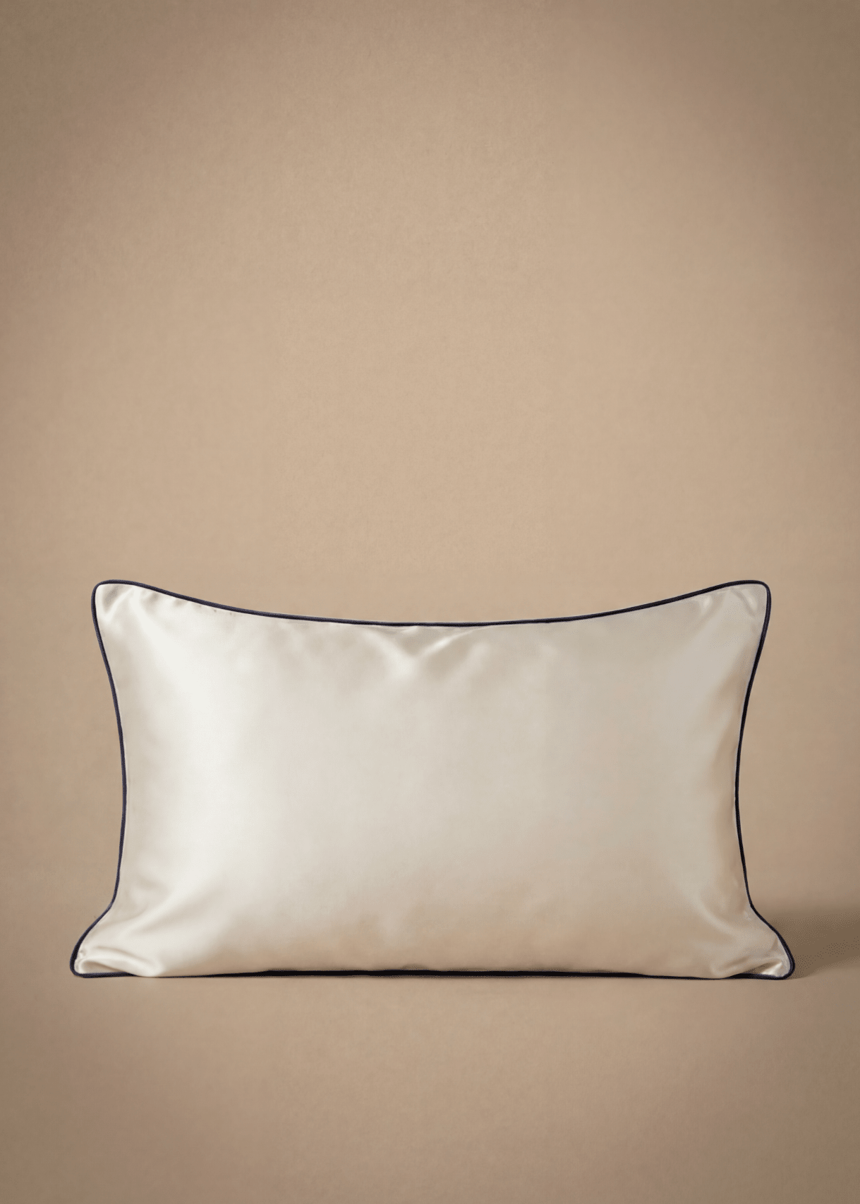 Pearl ivory silk pillowcase by Miaveriana